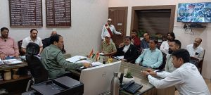  कलेक्टर ने ली राजनीतिक दलों की बैठक