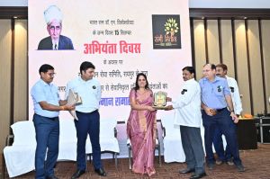  संगी मितान सेवा समिति ने रायपुर निगम के सेवानिवृत्त वरिष्ठ अभियंताओं की सेवाओ का सम्मान किया