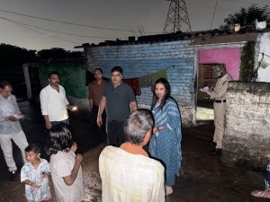 आबकारी विभाग की कार्यवाही: टाटीबंध चौंक , निमोरा एवं सिलतरा में अवैध मदिरा की शिकायतों पर जांच कर की गयी कार्यवाही आबकारी विभाग की कार्यवाही: टाटीबंध चौंक , निमोरा एवं सिलतरा में अवैध मदिरा की शिकायतों पर जांच कर की गयी कार्यवाही