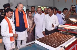 विधानसभा अध्यक्ष ने शासकीय उद्यान रोपणी पेण्ड्री में ऑटोमेटिक वेजीटेबल सीडलिंग यूनिट का किया अवलोकन विधानसभा अध्यक्ष ने शासकीय उद्यान रोपणी पेण्ड्री में ऑटोमेटिक वेजीटेबल सीडलिंग यूनिट का किया अवलोकन