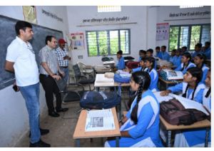 कलेक्टर ने हाई स्कूल का किया आकस्मिक निरीक्षण कलेक्टर ने हाई स्कूल का किया आकस्मिक निरीक्षण