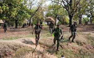 छत्तीसगढ़ में सुरक्षाबलों की बड़ी सफलता, तीन इनामी नक्सली ढेर, हथियार और विस्फोटक बरामद छत्तीसगढ़ में सुरक्षाबलों की बड़ी सफलता, तीन इनामी नक्सली ढेर, हथियार और विस्फोटक बरामद