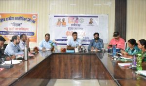  सीईओ जिला पंचायत ने पशु सखियों एवं बिहान के दीदियों के साथ सुना ’दीदी के गोठ’ रेडियो प्रसारण कार्यक्रम