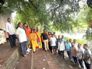  महंत तालाब की पार्षद  रोनिता प्रकाश जगत के नेतृत्व में आमजनों ने श्रमदान कर सफाई की