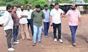  आयुक्त ने स्कूल एवं निर्माणाधीन नाली का किया निरीक्षण