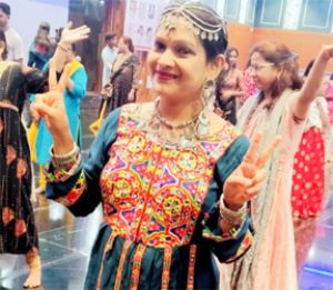 गरबा वर्कशाप में युवाओं ने सीखे एनर्जेटिक स्टेप्स गरबा वर्कशाप में युवाओं ने सीखे एनर्जेटिक स्टेप्स