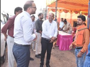  कलेक्टर ने डोंगरगढ़ पदयात्री मार्ग एवं प्रत्येक सेवा पंडालों का किया निरीक्षण