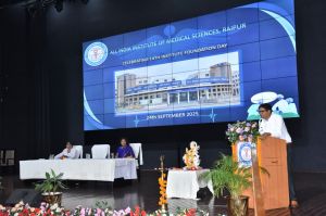 एम्स रायपुर के 14वें स्थापना दिवस पर बोले वित्त मंत्री – संस्थान छत्तीसगढ़ का गौरव, सरकार देगी हर संभव सहयोग