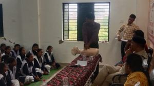  प्रोजेक्ट सुरक्षा के तहत छात्रों एवं कर्मचारियों को मिला जीवनरक्षक प्रशिक्षण