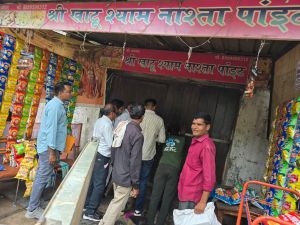  स्वामी आत्मानंद वार्ड में 8 दुकानो को बकाये राजस्व का भुगतान नहीं करने पर तत्काल किया गया सीलबंद 