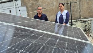  भिलाई निवासी शकुन्तला टंडन ने सोलर ऊर्जा से घटाया बिजली बिल, अतिरिक्त उत्पादन से कमा रहे आय