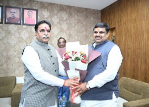  विधायक राजेश मूणत ने शिक्षा मंत्री गजेंद्र यादव से की मुलाकात