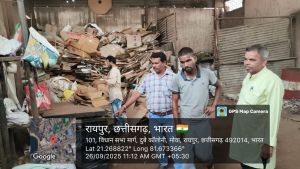 निगम जोन 9 स्वास्थ्य विभाग ने दुबे कॉलोनी मोवा में डस्टबिन नहीं मिलने और गन्दगी फैलाने पर दुकानदार पर किया 2000 रूपये ई जुर्माना