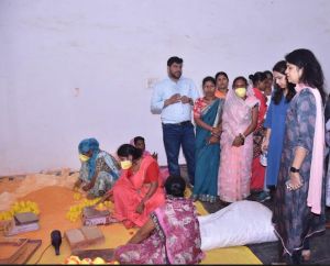   प्रमुख सचिव ने ग्राम सुकुलदैहान में चना प्रसंस्करण इकाई एवं अंजोरा में हर्बल गुलाल एवं पूजन सामग्री उत्पादन इकाई का किया अवलोकन