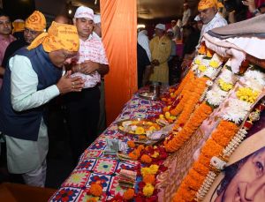 मुख्यमंत्री श्री साय संत बाबा हरदास राम साहिब जी की बरसी महोत्सव में हुए शामिल मुख्यमंत्री श्री साय संत बाबा हरदास राम साहिब जी की बरसी महोत्सव में हुए शामिल