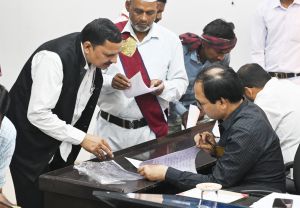 कलेक्टर ने सुनी लोगों की समस्याएं, आवश्यक कार्यवाही के दिए निर्देश