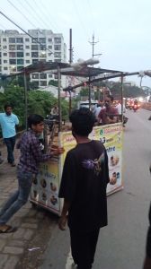 मुख्य मार्ग को लगभग 100 ठेले, 3 अतिक्रमण हटाकर, सड़क पर रखे सामानों को जप्त करके करवाया गया कब्जामुक्त