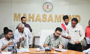  कलेक्टर ने जन चौपाल में सुनी आम जनों की समस्याएं