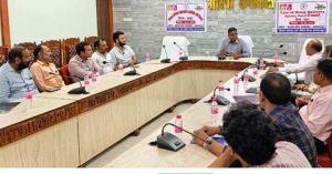  बस्तर में औद्योगिक विकास को मिले नए अवसर, निवेशकों को प्रमाण पत्र वितरित 