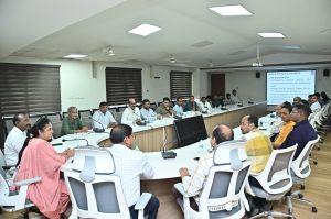 नगर निगम में रायपुर शहर में भूगर्भ जल संरक्षण एवं संवर्धन हेतु नगर निगम में तकनीकी प्रशिक्षण कार्यशाला, महापौर मीनल चौबे और जल कार्य विभाग अध्यक्ष संतोष सीमा साहू पहुँचे