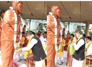  भाजपा ने अर्पित की राजमाता विजयाराजे सिंधिया को पुष्पांजलि 