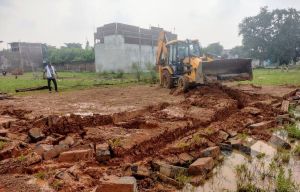   राजस्व विभाग की बड़ी कार्रवाई - 11.77 एकड़ अवैध प्लॉटिंग पर चला बुलडोजर