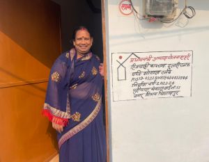 पक्के घर की पहली दिवाली, दुलारी ने कहा- अब डर नहीं केवल रोशनी है