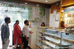  डेढ़ दर्जन मिठाई दुकानों पर खाद्य विभाग की दबिश, जांच हेतु लिए सैंपल