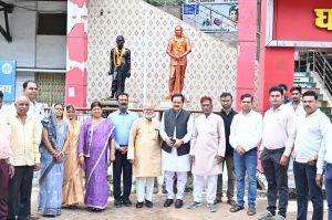 स्वतंत्रता संग्राम सेनानी त्यागमूर्ति ठाकुर प्यारेलाल सिंह का पुण्यतिथि पर नमन स्वतंत्रता संग्राम सेनानी त्यागमूर्ति ठाकुर प्यारेलाल सिंह का पुण्यतिथि पर नमन