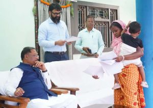 मुख्यमंत्री श्री विष्णु देव साय ने बगिया में सुनी आम जनता की समस्याएं* मुख्यमंत्री श्री विष्णु देव साय ने बगिया में सुनी आम जनता की समस्याएं*