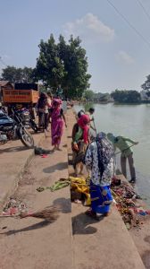 छठ पूजा पूर्व स्वच्छता कायम करने रायपुर नगर निगम जोन 9 द्वारा सड्डू तालाब की विशेष सफाई लगातार जारी