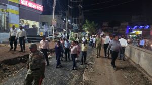 कलेक्टर ने  बालोद में निर्माणाधीन सड़क निर्माण कार्य का निरीक्षण किया