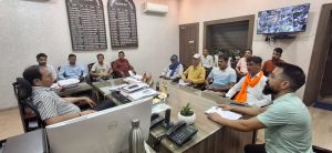  कलेक्टर संजय अग्रवाल ने ली राजनीतिक दलों की बैठक