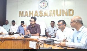 समय-सीमा की बैठक में कलेक्टर ने राज्योत्सव, धान खरीदी एवं विकास योजनाओं की समीक्षा की समय-सीमा की बैठक में कलेक्टर ने राज्योत्सव, धान खरीदी एवं विकास योजनाओं की समीक्षा की