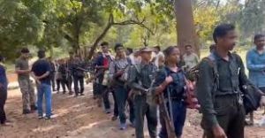    कांकेर जिले के अंतागढ़ क्षेत्र  में 21 माओवादियों ने किया सरेंडर 
