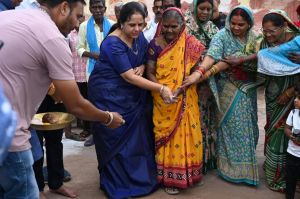 महापौर मीनल चौबे ने वीरभद्र नगर में नवीन शौचालय निर्माण के लिए किया भूमिपूजन महापौर मीनल चौबे ने वीरभद्र नगर में नवीन शौचालय निर्माण के लिए किया भूमिपूजन