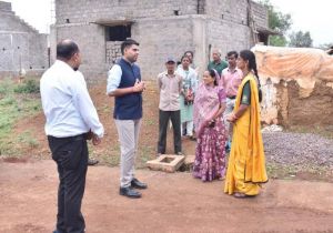 कलेक्टर ने ग्राम पंचायत उपरवाह कार्यालय का किया निरीक्षण कलेक्टर ने ग्राम पंचायत उपरवाह कार्यालय का किया निरीक्षण