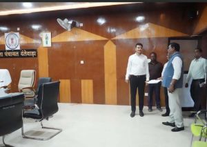  बस्तर कमिश्नर द्वारा एसडीएम कार्यालय एवं जिला पंचायत का किया गया औचक निरीक्षण