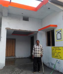 प्रधानमंत्री आवास निर्माण से दिव्यांग फल सिंह के जीवन में आई आशा की एक नई किरण प्रधानमंत्री आवास निर्माण से दिव्यांग फल सिंह के जीवन में आई आशा की एक नई किरण