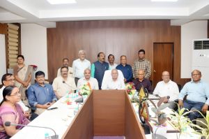 कर्मियों के अतुलनीय योगदान से हो रही है निर्बाध विद्युत आपूर्ति- शुक्ला कर्मियों के अतुलनीय योगदान से हो रही है निर्बाध विद्युत आपूर्ति- शुक्ला