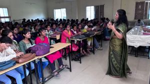 शहीद नंदकुमार पटेल शासकीय महाविद्यालय बीरगांव में हुआ करियर मार्गदर्शन का आयोजन शहीद नंदकुमार पटेल शासकीय महाविद्यालय बीरगांव में हुआ करियर मार्गदर्शन का आयोजन