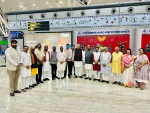 लोकसभा अध्यक्ष ओम बिरला का विधानसभा अध्यक्ष डॉ. रमन सिंह ने किया आत्मीय स्वागत लोकसभा अध्यक्ष ओम बिरला का विधानसभा अध्यक्ष डॉ. रमन सिंह ने किया आत्मीय स्वागत