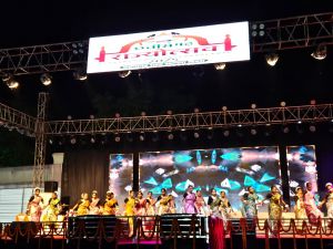 जिला स्तरीय राज्योत्सव कार्यक्रम 2025 का रंगारंग शुभारंभ, लोक संस्कृति और आधुनिकता का अद्भुत संगम जिला स्तरीय राज्योत्सव कार्यक्रम 2025 का रंगारंग शुभारंभ, लोक संस्कृति और आधुनिकता का अद्भुत संगम