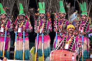 रजत जयंती छत्तीसगढ़ राज्य स्थापना दिवस पर बिलासपुर के गेड़ी नृत्य दल की प्रस्तुति का प्रधानमंत्री नरेंद्र मोदी ने लिया आनंद रजत जयंती छत्तीसगढ़ राज्य स्थापना दिवस पर बिलासपुर के गेड़ी नृत्य दल की प्रस्तुति का प्रधानमंत्री नरेंद्र मोदी ने लिया आनंद