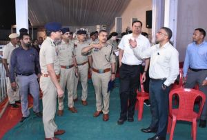  उपराष्ट्रपति के राजनांदगांव प्रवास के मद्देनजर संभागायुक्त एवं पुलिस महानिरीक्षक ने कार्यक्रम स्थल का जायजा लिया