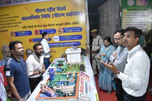 राज्योत्सव के दूसरे दिन छात्र-छात्राओं एवं लोक कलाकारों ने सुमधुर रंगारंग सांस्कृतिक कार्यक्रमों की प्रस्तुति से बंधा बेहतरीन समा राज्योत्सव के दूसरे दिन छात्र-छात्राओं एवं लोक कलाकारों ने सुमधुर रंगारंग सांस्कृतिक कार्यक्रमों की प्रस्तुति से बंधा बेहतरीन समा