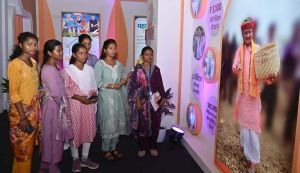  राज्योत्सव प्रदर्शनी में विद्यार्थियों ने देखा छत्तीसगढ़ का विकास सफर