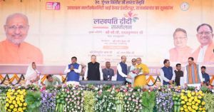  उपराष्ट्रपति ने महिलाओं के नेतृत्व वाले विकास और जमीनी स्तर पर लोकतंत्र के मॉडल के रूप में ‘लखपति दीदी’ पहल की सराहना की