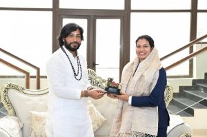 भारतीय महिला क्रिकेट टीम की फिजियोथैरेपिस्ट आकांक्षा सत्यवंशी ने की मंत्री  गुरु खुशवंत साहेब से सौजन्य भेंट