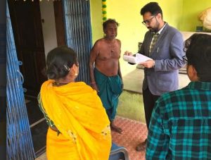  कलेक्टर ने   ई.एफ. वितरण एवं वालंटियर प्रशिक्षण कार्य का निरीक्षण किया